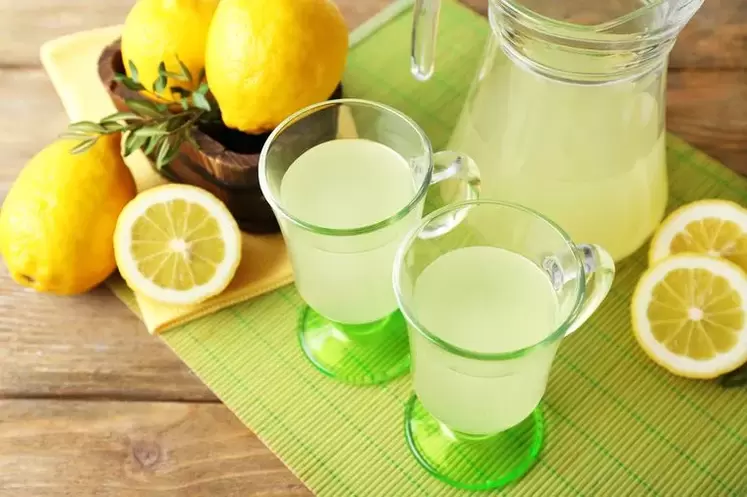 eau et citron pour le régime à boire